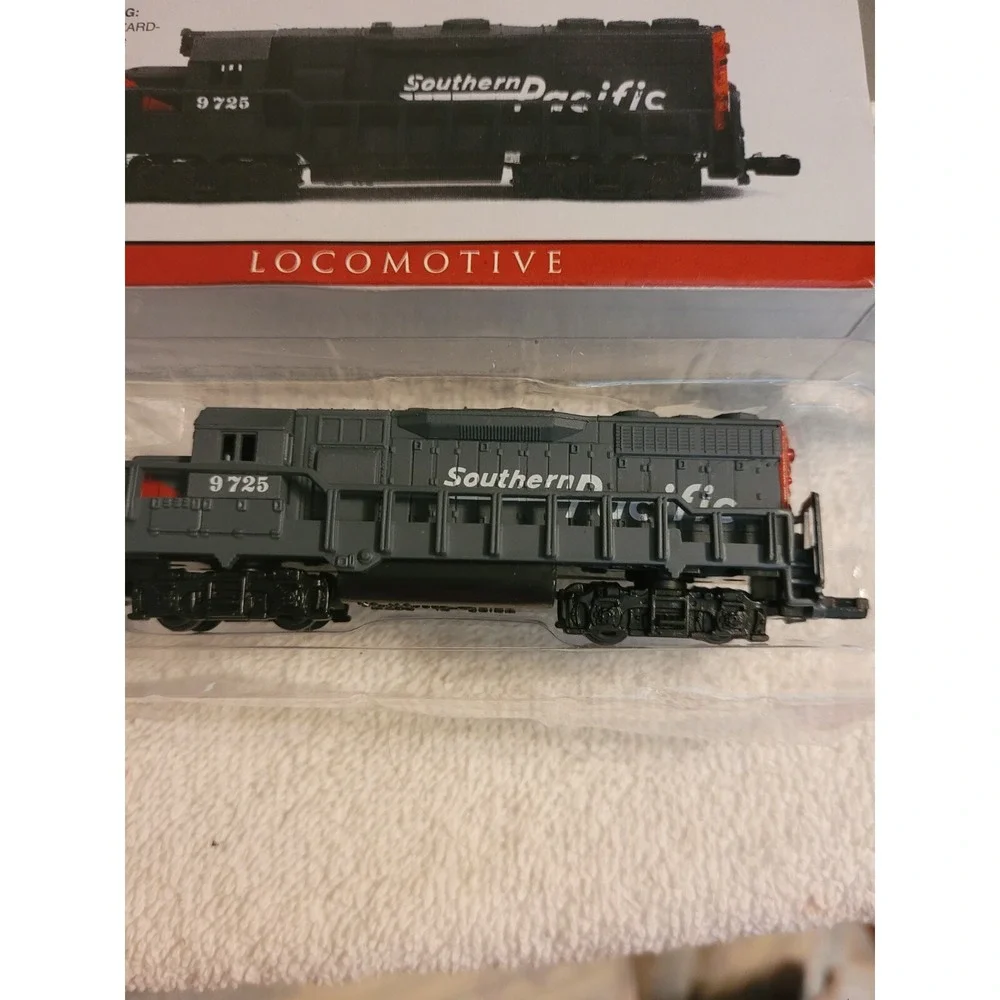Southern Pacific Locomotive # 9725 Model Train 4.5